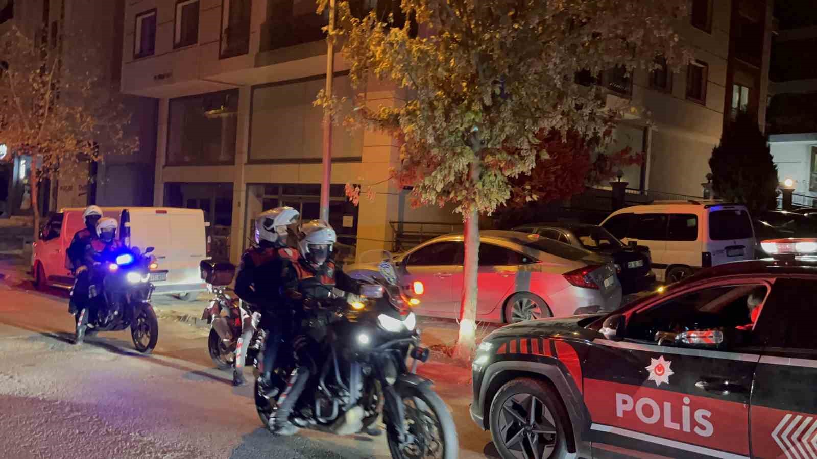 Zehir taciri polisten ka&ccedil;arken kaza yaptı: &Uuml;zerinden uyuşturucu &ccedil;ıkan şahıs tutuklandı
