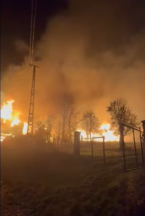 Alevlere teslim olan 6 ev ve ahır kullanılmaz hale geldi