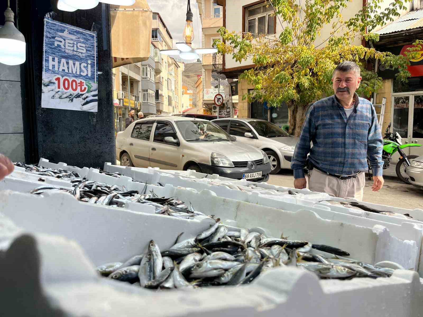 Bayburt&rsquo;ta balıklar tezg&acirc;hlarda yerini aldı
