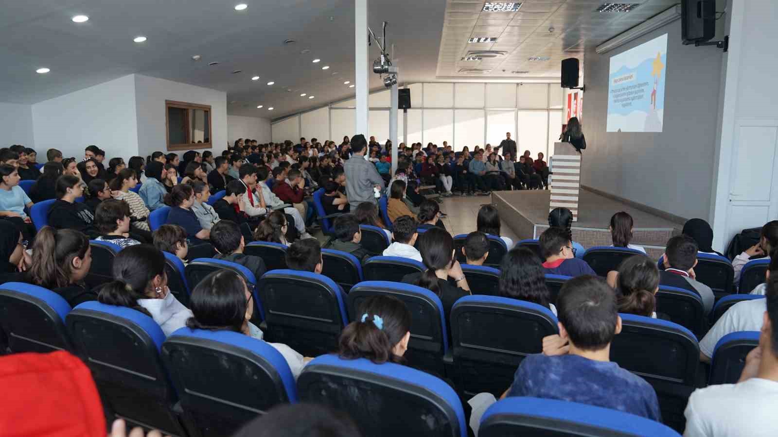 Esenyurt Belediyesi&rsquo;nden &ouml;ğrencilere LGS yolunda destek
