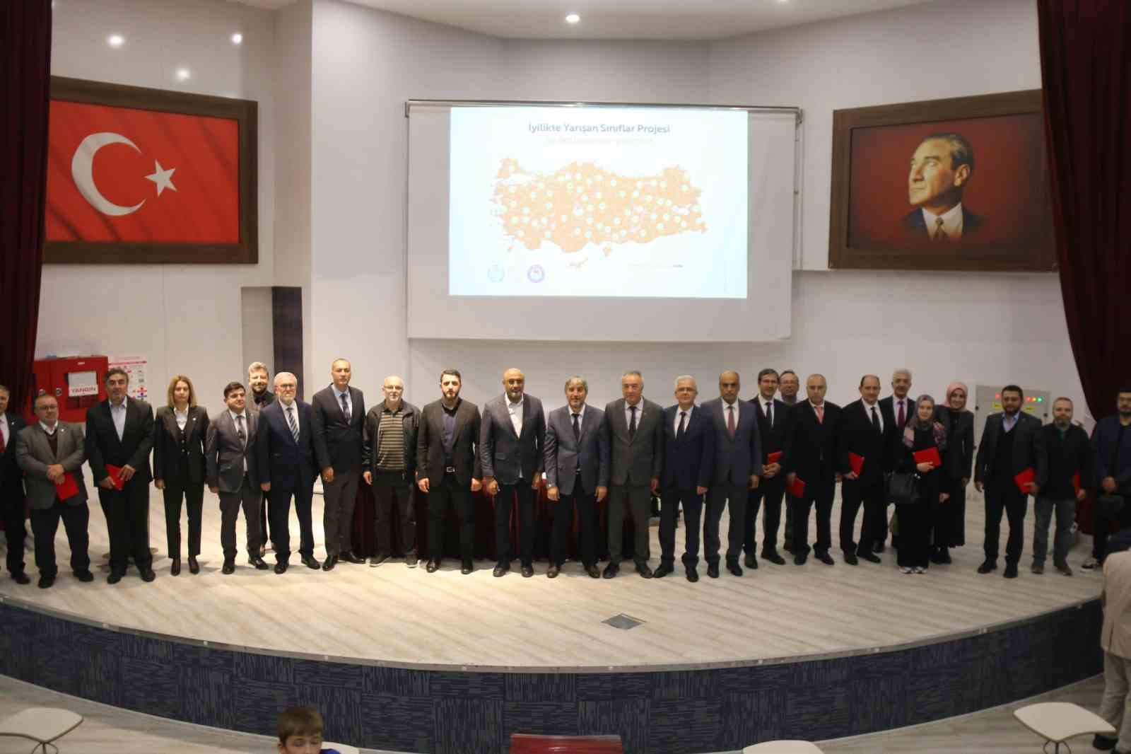 Kütahya’da "İyilikte Yarışan Sınıflar" projesi bilgilendirme ve ödül programı