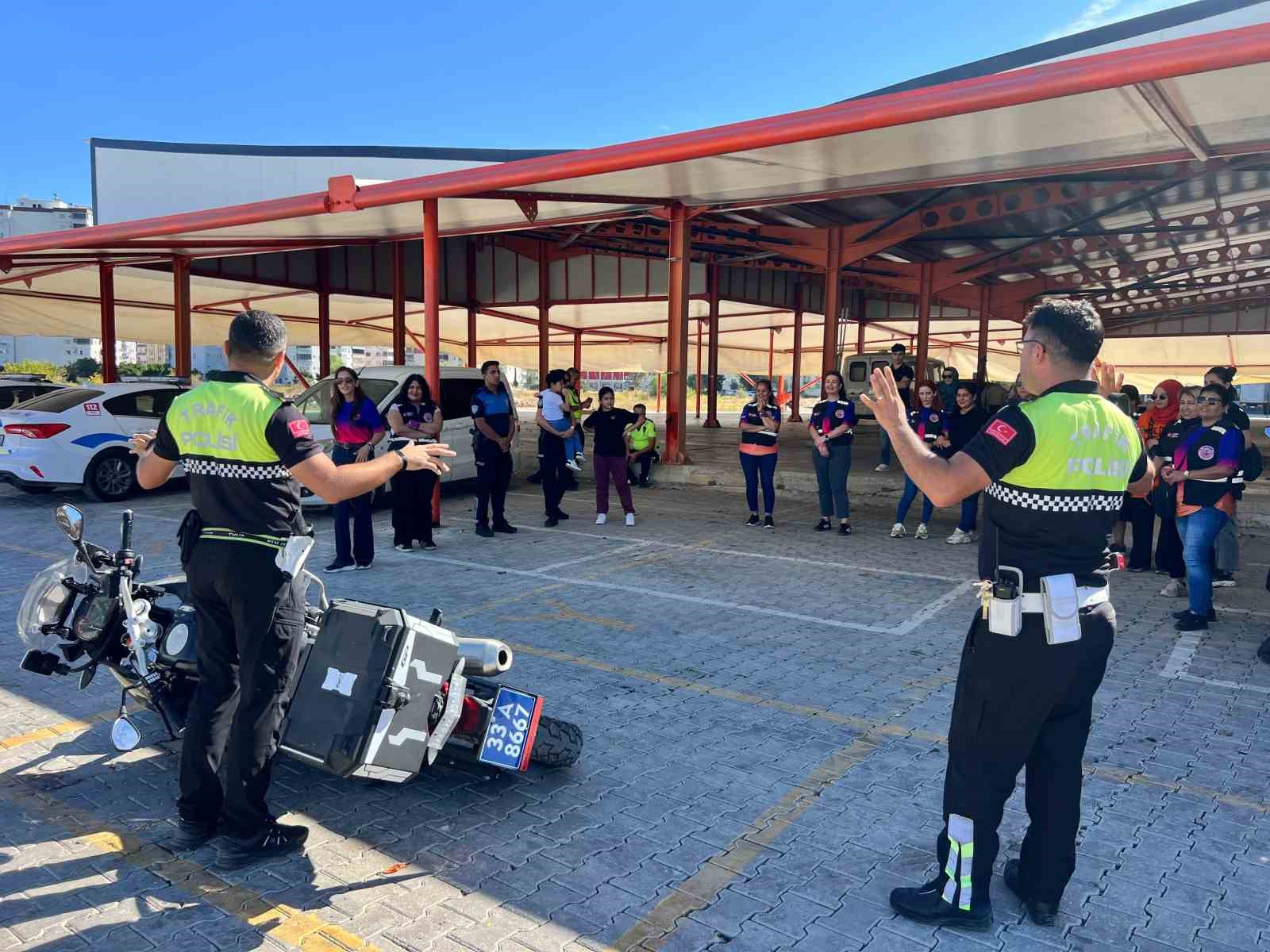 Kadn motosiklet srclerine uygulamal eitim
