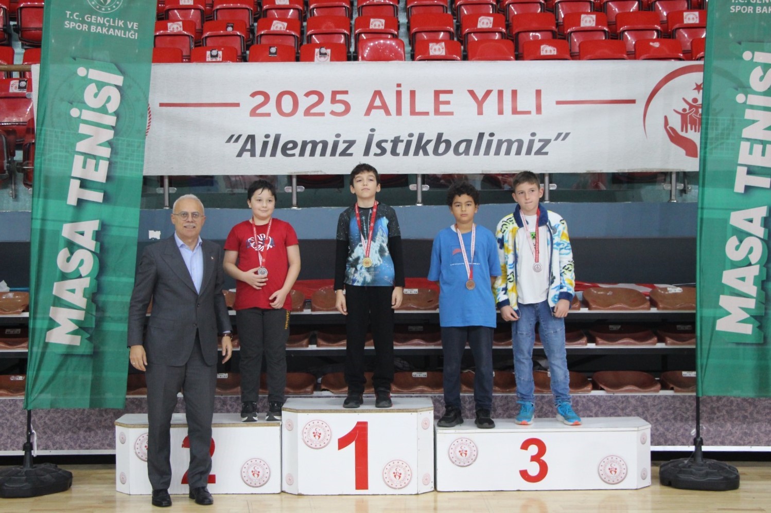 Düzce’de Masa tenisi turnuvasının şampiyonları belli oldu
