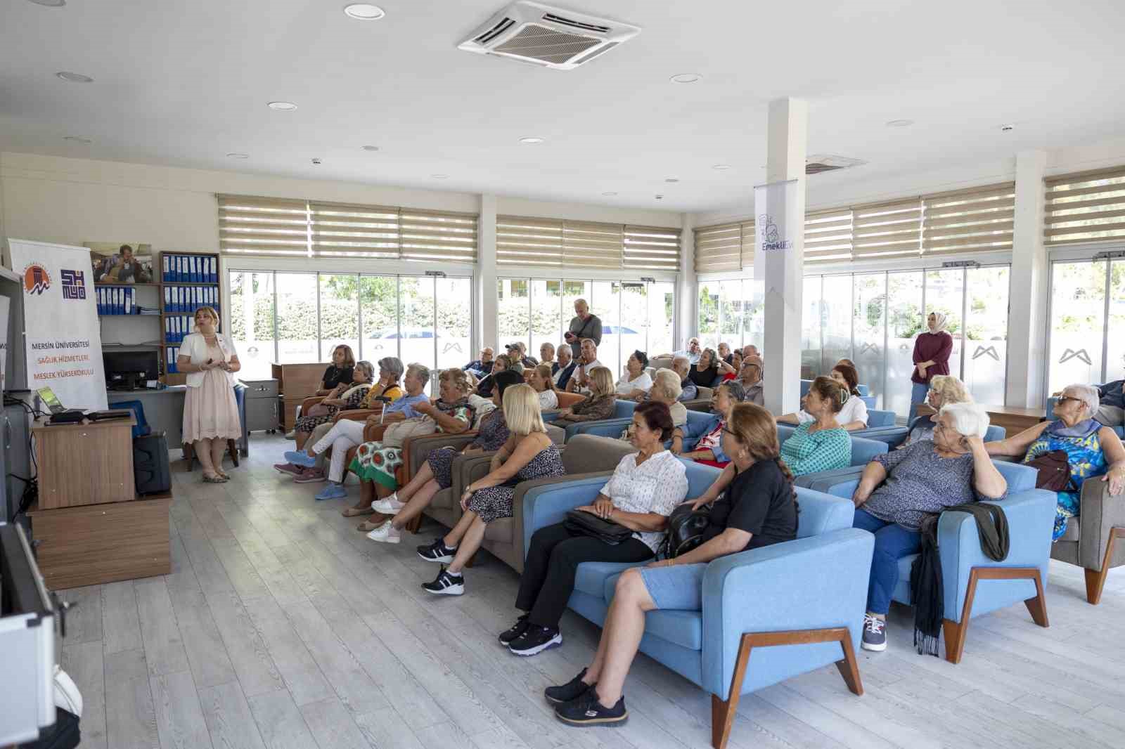 Mersin&rsquo;de emekli kadınlara meme kanseri farkındalık eğitimi
