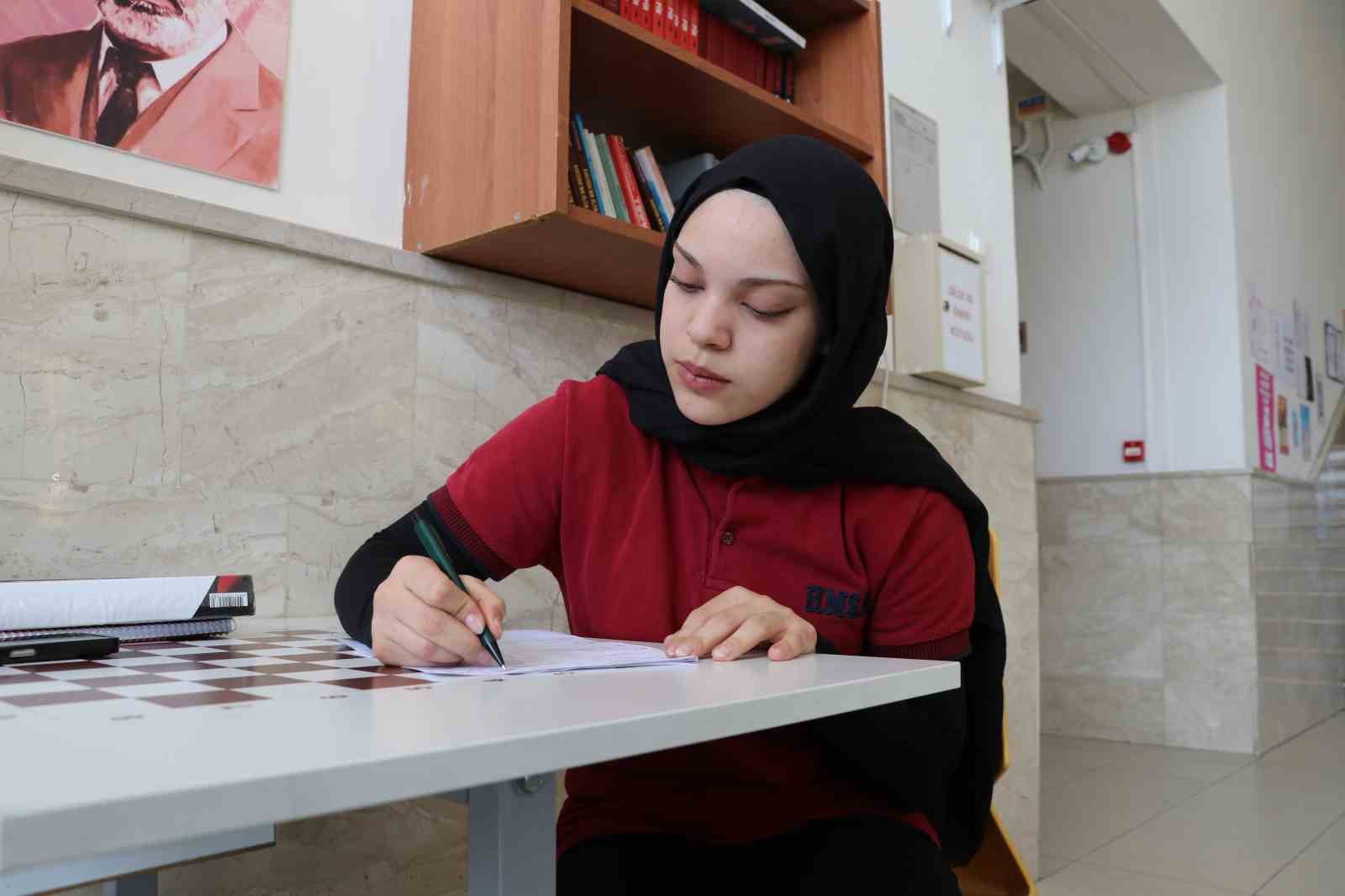 Afra Kılınç, Çin ata sporunda Çinlileri mağlup edip dünya şampiyonu oldu
