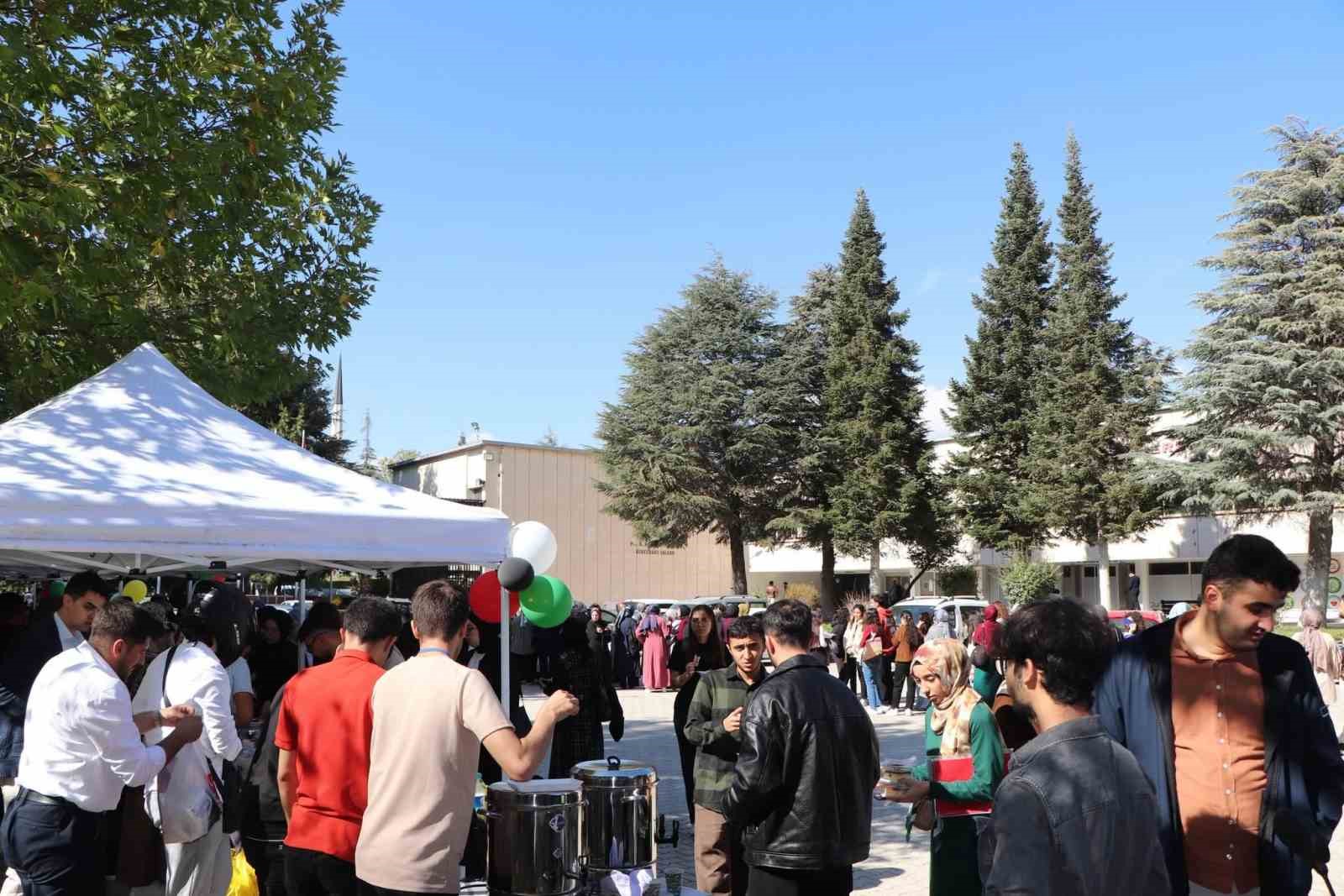 &Uuml;niversite &ouml;ğrencilerinden Filistin i&ccedil;in yardım kampanyası
