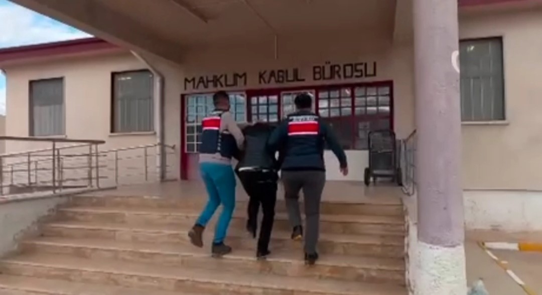 Van merkezli 2 ilde &rsquo;nitelikli dolandırıcılık&rsquo; operasyonu: 3 g&ouml;zaltı
