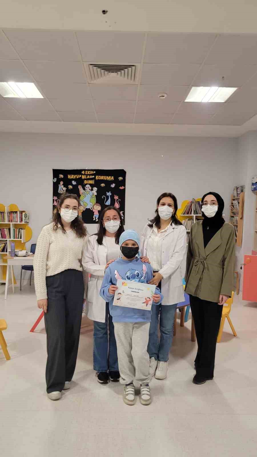 SAÜ gönüllüleri onkoloji servisinde çocuklara umut oluyor