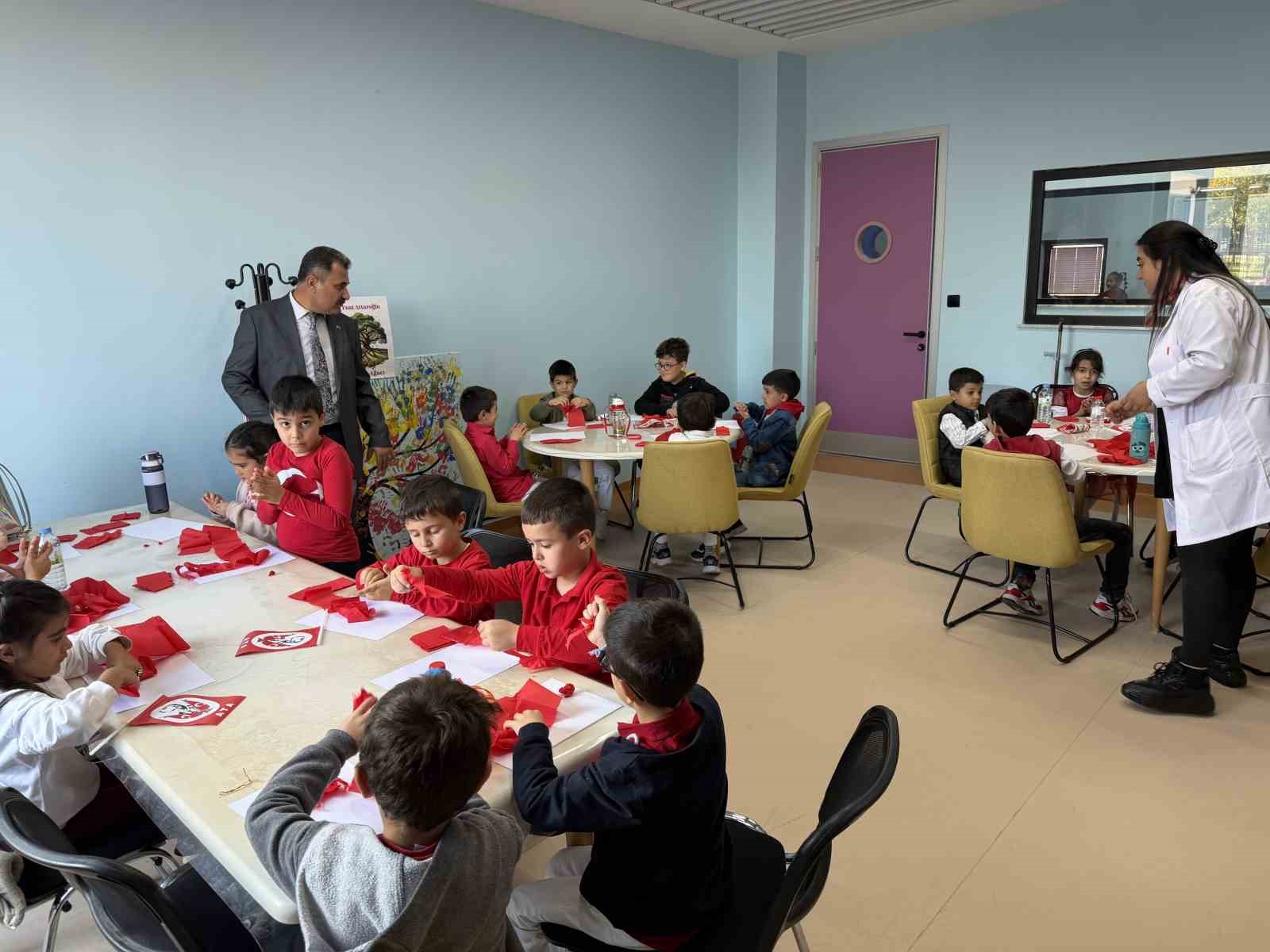 B&uuml;y&uuml;kşehirin &Ccedil;ocuk K&uuml;t&uuml;phanesi&rsquo;nde &lsquo;Cumhuriyet Bayramı coşkusu
