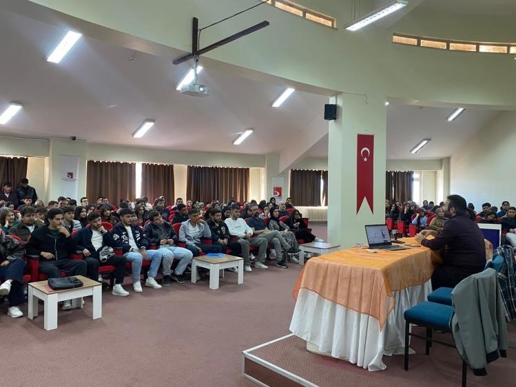 Bilecik&rsquo;te Osmaneli MYO &ouml;ğrencilerine teknoloji bağımlılığı eğitimi verildi
