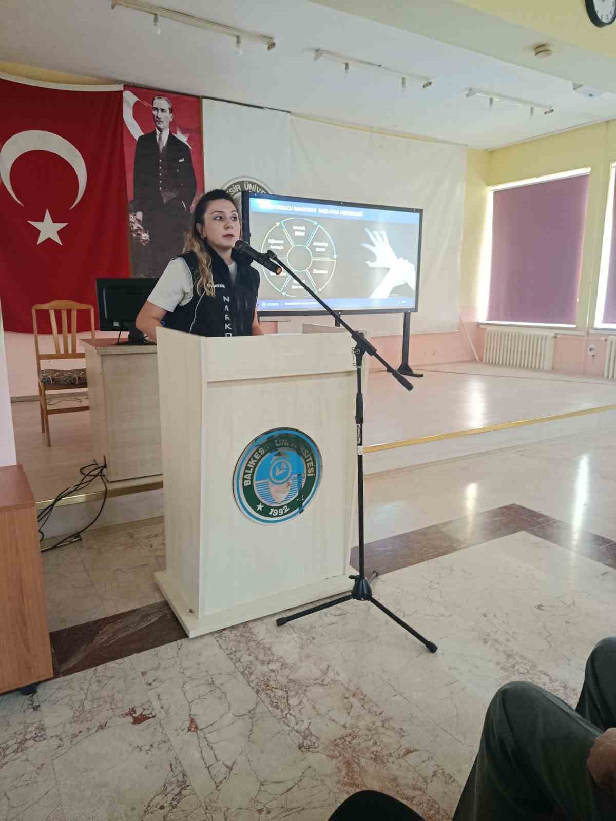 Edremit MYO &ouml;ğrencilerine Narkorehber eğitimi verildi
