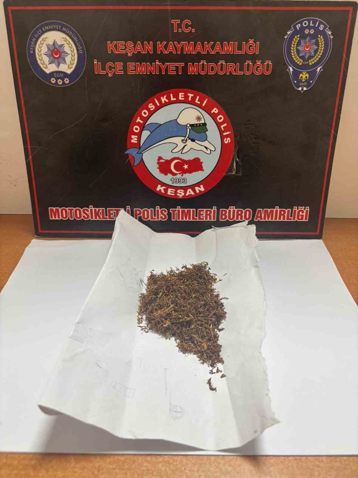 Keşan’da polisin durdurduğu 2 şüpheliden uyuşturucu ele geçirildi