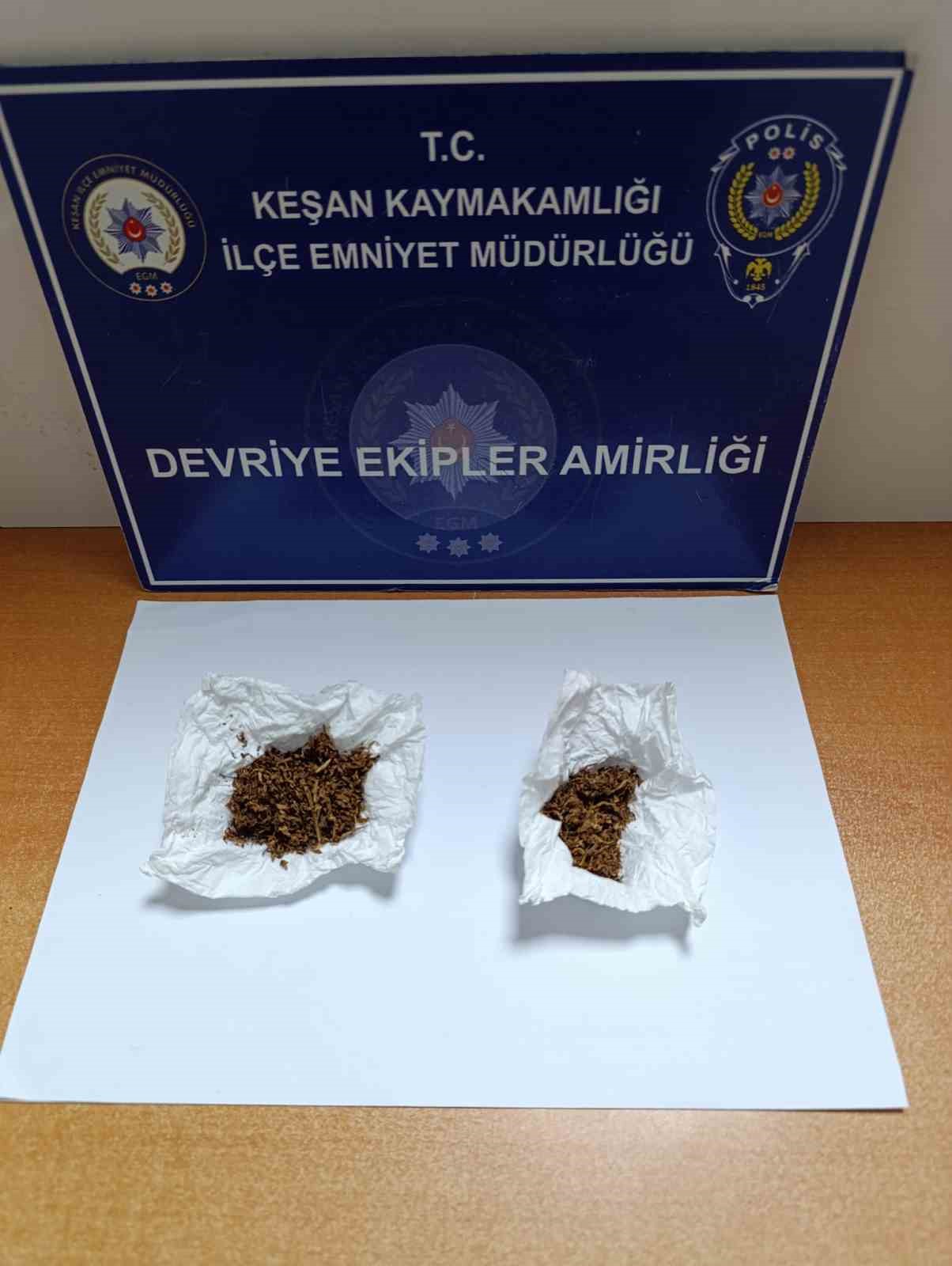 Keşan&rsquo;da polisin durdurduğu 2 ş&uuml;pheliden uyuşturucu ele ge&ccedil;irildi

