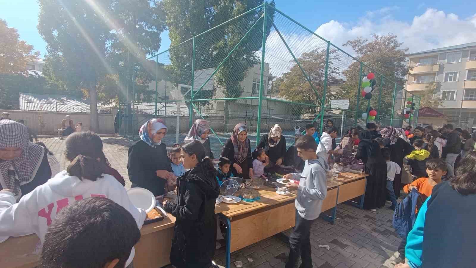 Van&rsquo;da Gazze yararına hayır panayırı d&uuml;zenlendi
