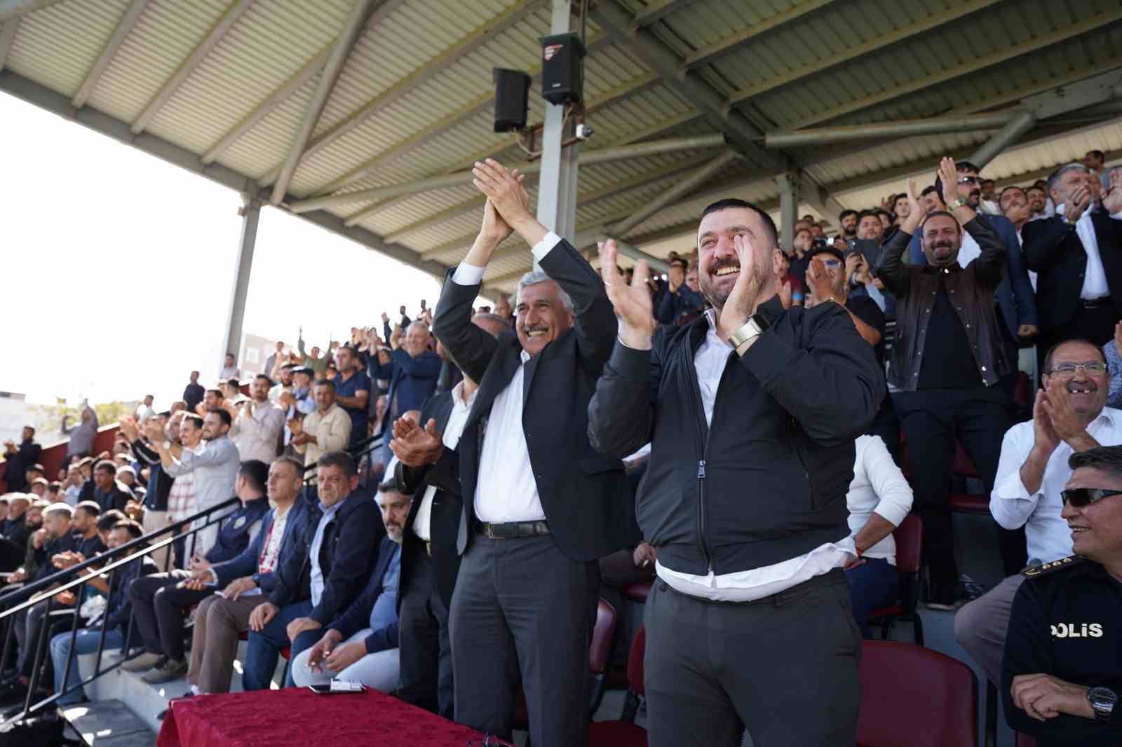 Başkan Hallaç’tan Kahta Spor02’ye destek çağrısı