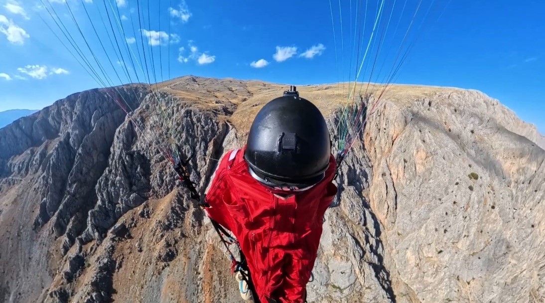 Yarasa Adam&rsquo;dan nefes kesen atlama!
