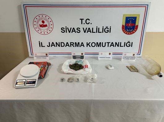 Sivas’ta jandarmadan uyuşturucu operasyonu: 1 kişi tutuklandı