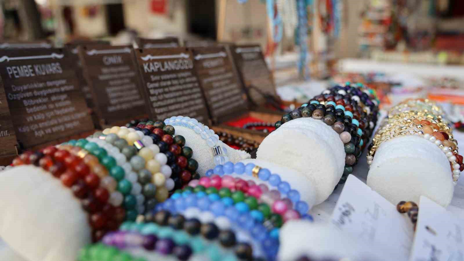 Stres ve kaygı yönetiminde yeni trend: Doğal taş bileklik