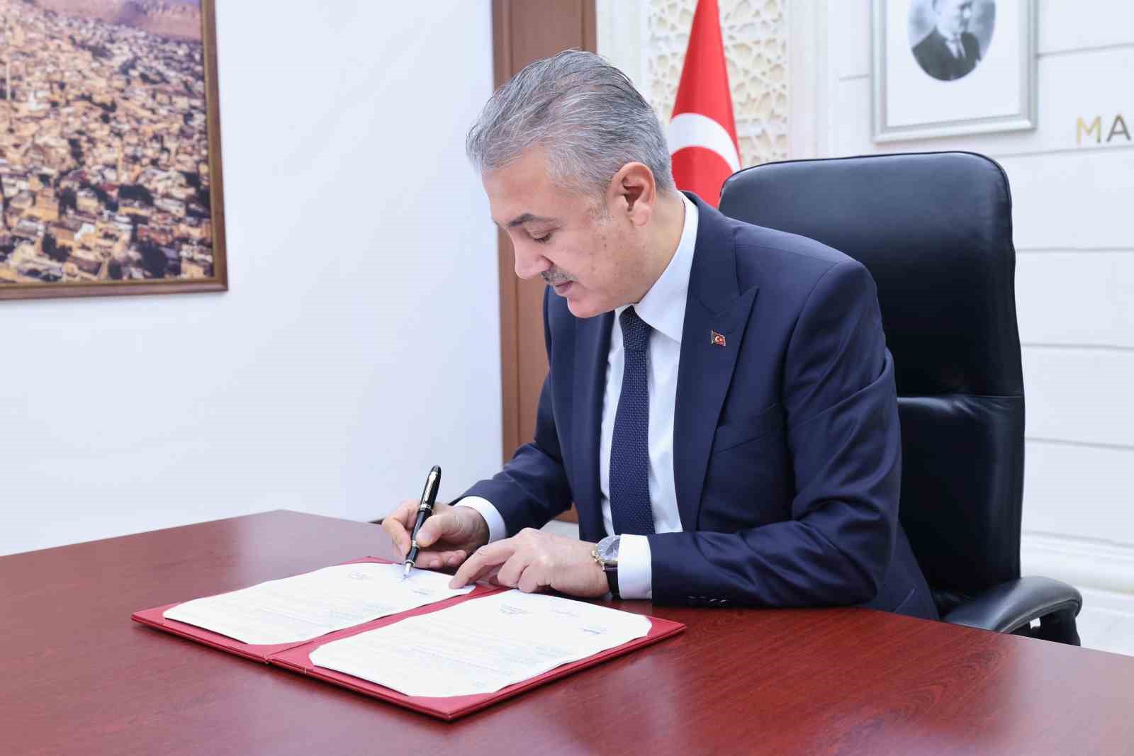 Hayırsever iş adamından Nusaybin&rsquo;e &ouml;ğretmenevi ve 2 okul
