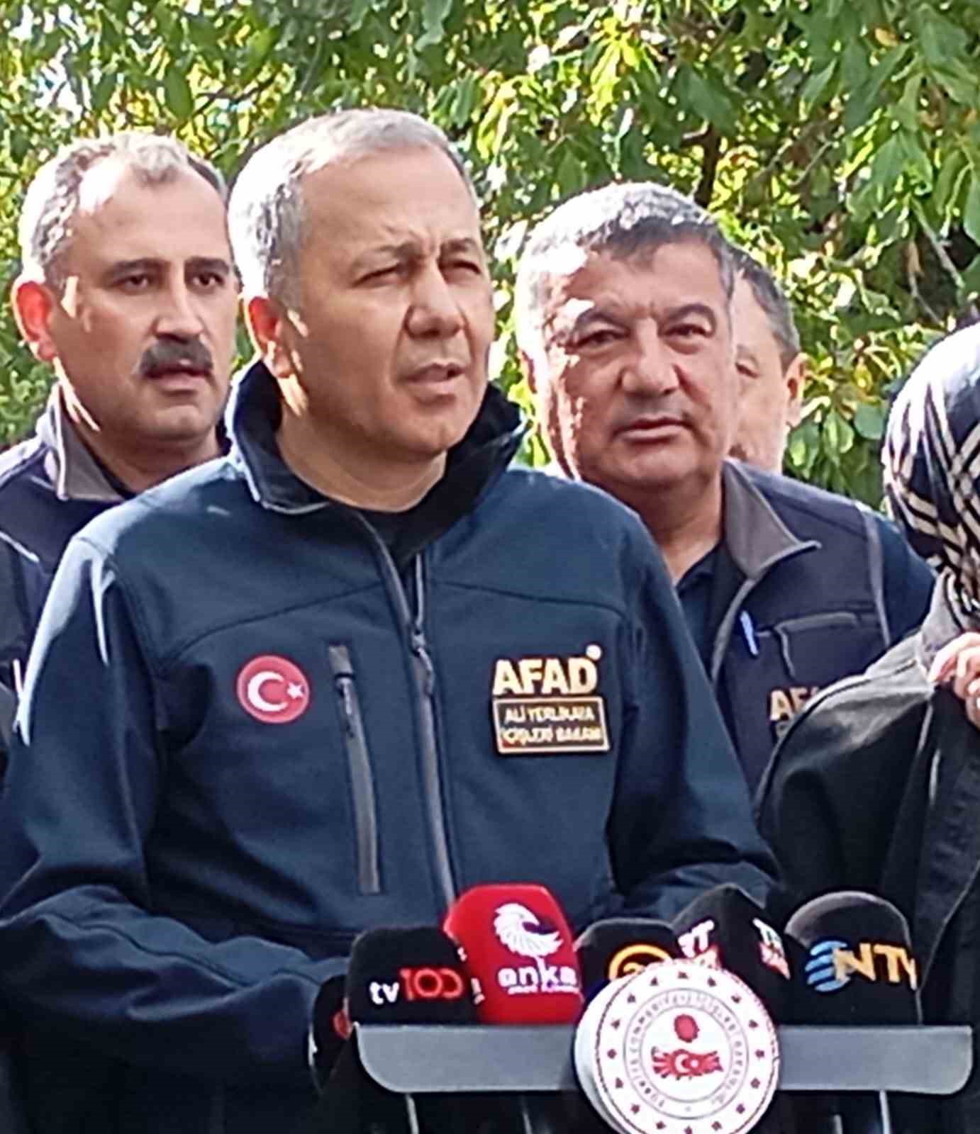 Bakan Yerlikaya: "112&rsquo;ye 507 ihbar geldi, sadece 30&rsquo;u hasarla ilgili"
