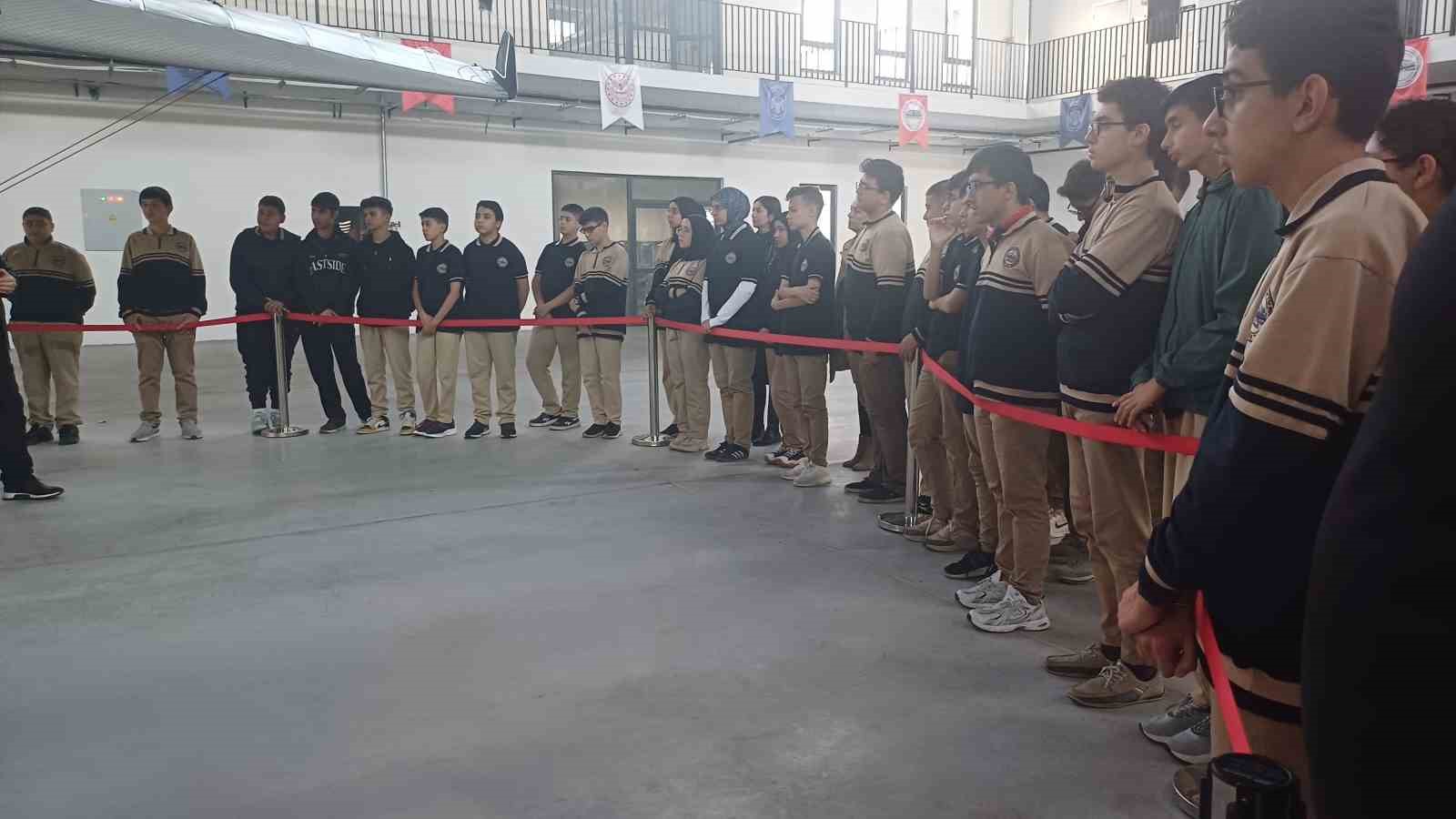 Havacılık ve Uzay Lisesi &ouml;ğrencilerine hava aracı ile eğitim
