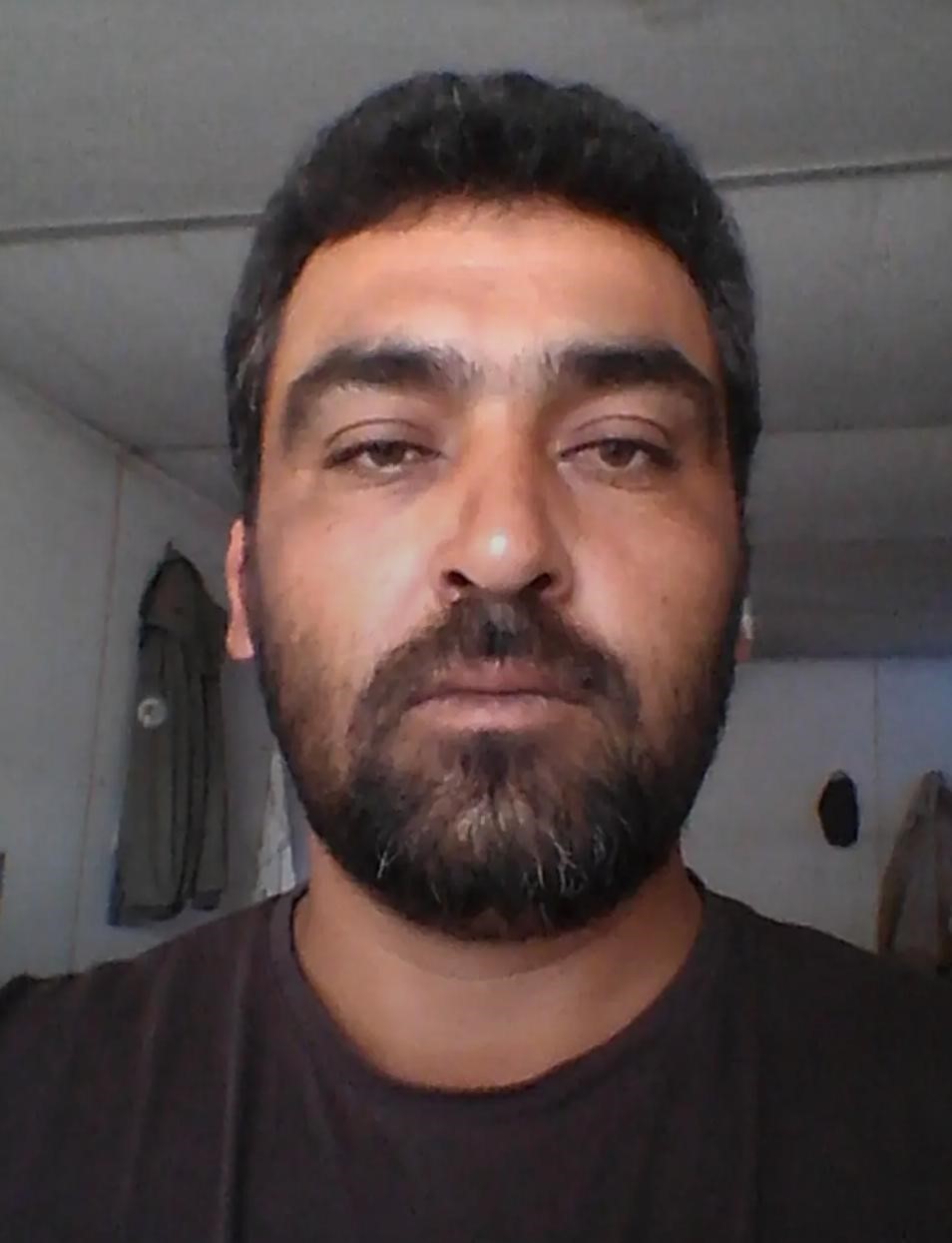 Kendisine silah doğrultan adamın &uuml;zerine y&uuml;r&uuml;y&uuml;p bı&ccedil;akla &ouml;ld&uuml;rd&uuml;
