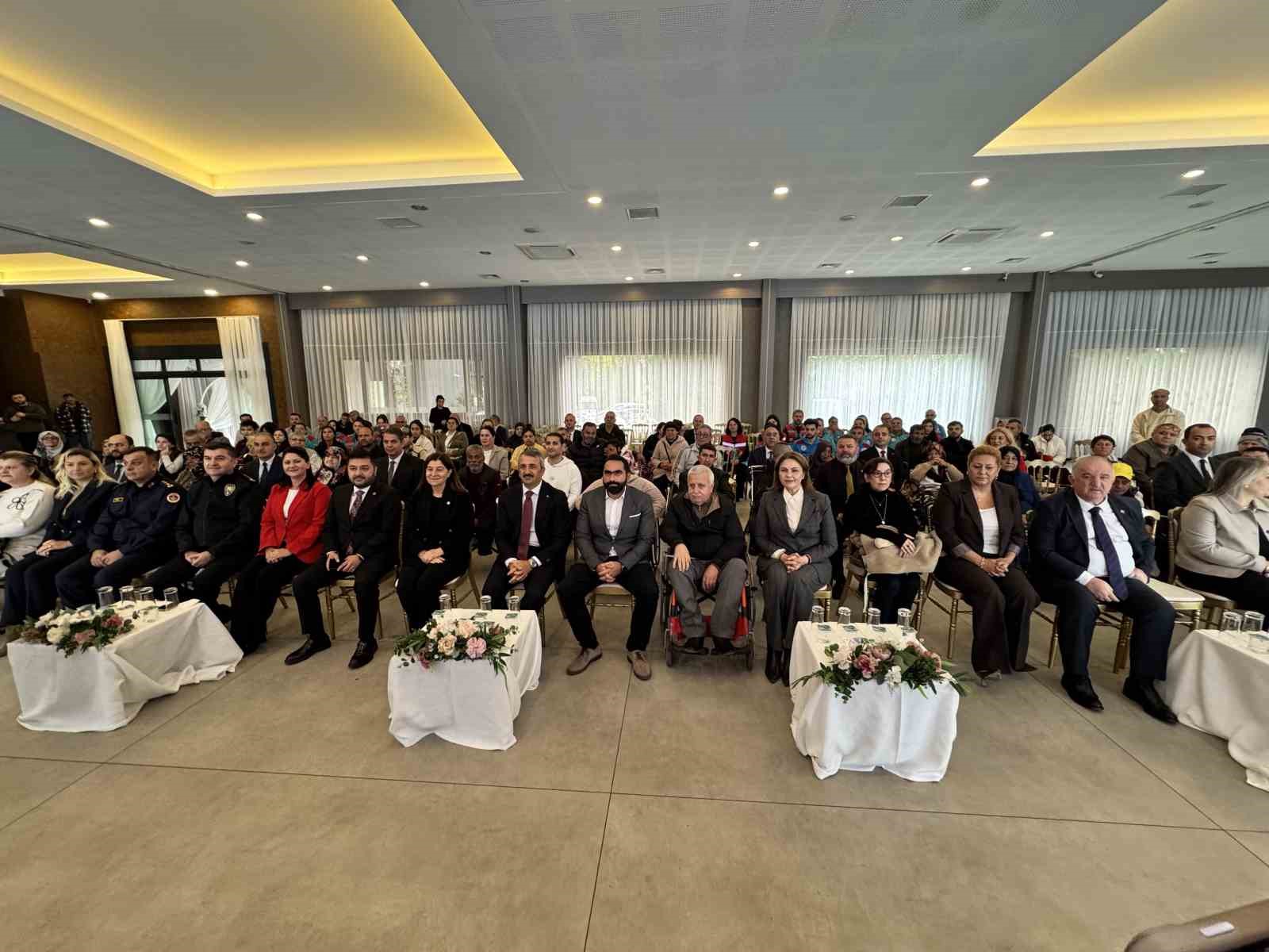 Ak&uuml;l&uuml; sandalyeye kavuşan vatandaşlar sevin&ccedil;ten ağladı
