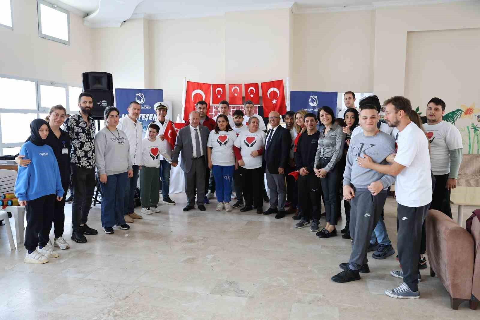 &Ouml;zel &ccedil;ocuklar cumhuriyet coşkusunu doyasıya yaşadı
