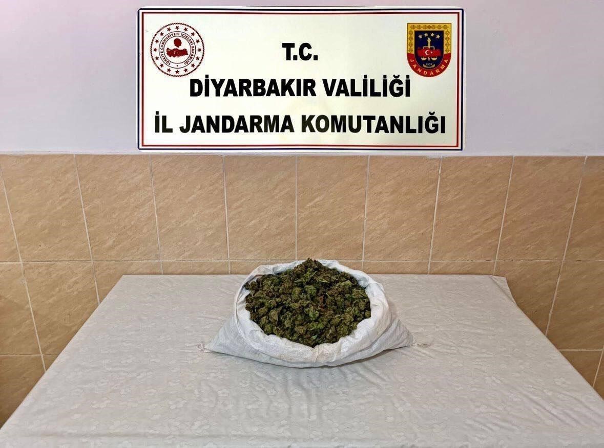 Diyarbakır&rsquo;da uyuşturucu operasyonları
