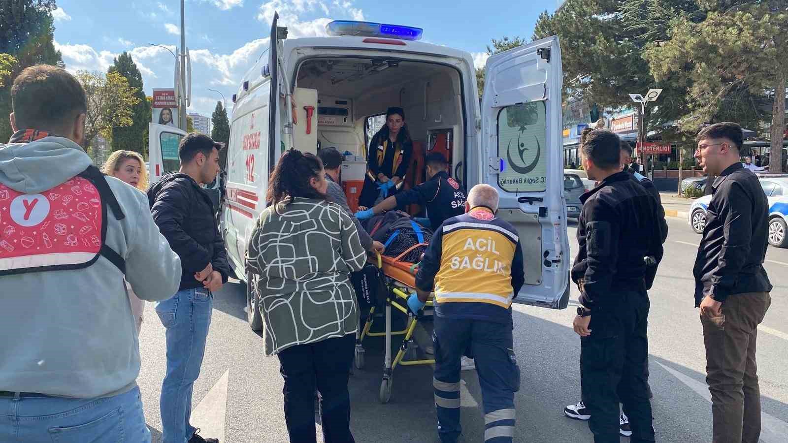 Minibüsün çarptığı yaşlı kadın yaralandı