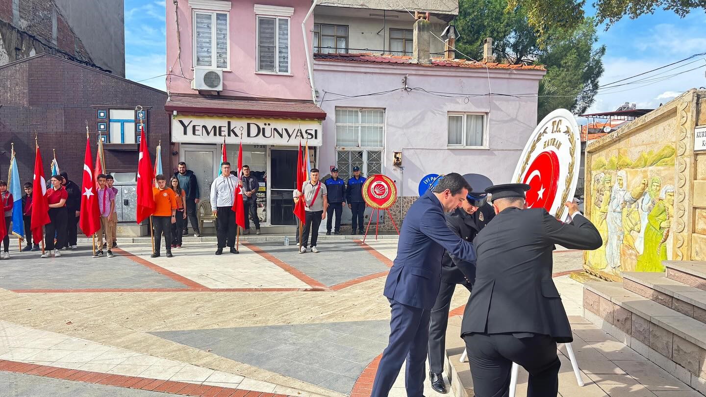 Havran&rsquo;da Cumhuriyetin 102. Yılı kutlamaları &ccedil;elenk sunma t&ouml;reniyle başladı
