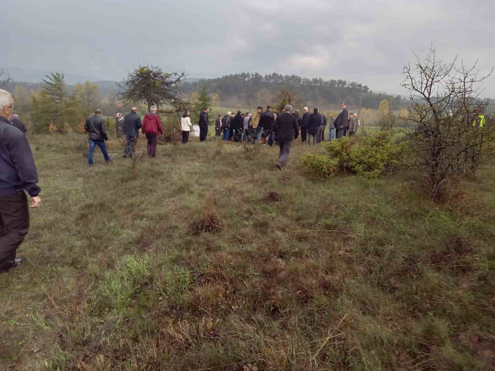 Eşi tarafından &ouml;ld&uuml;r&uuml;len 3 &ccedil;ocuk annesi kadın son yolculuğuna uğurlandı
