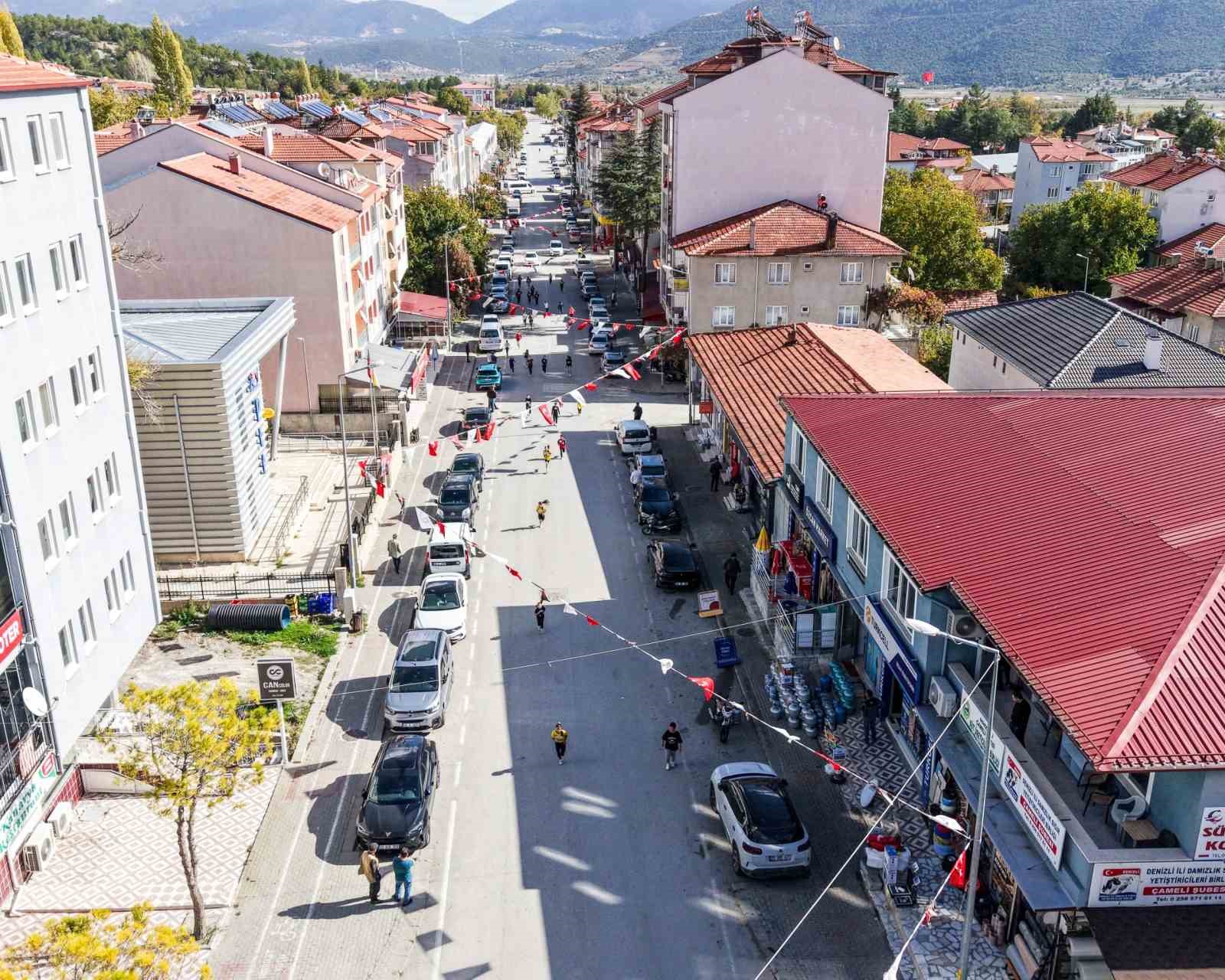 Çamelili çocuklar cumhuriyete koştu