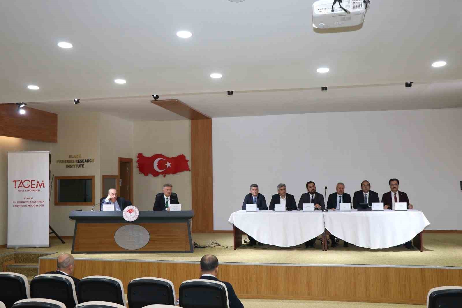 Elazığ&rsquo;da su &uuml;r&uuml;nleri sekt&ouml;r&uuml;n&uuml;n g&uuml;ncel durumu ve geleceği masaya yatırıldı
