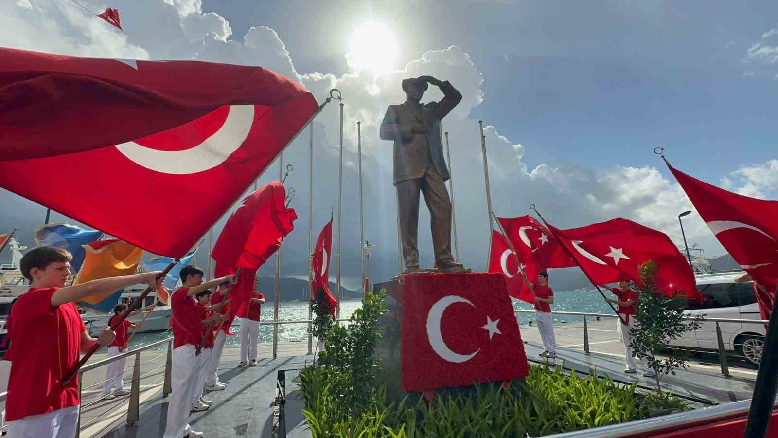 Cumhuriyetin 102. Yıldönümü Marmaris’te çelenk sunma töreni ile başladı