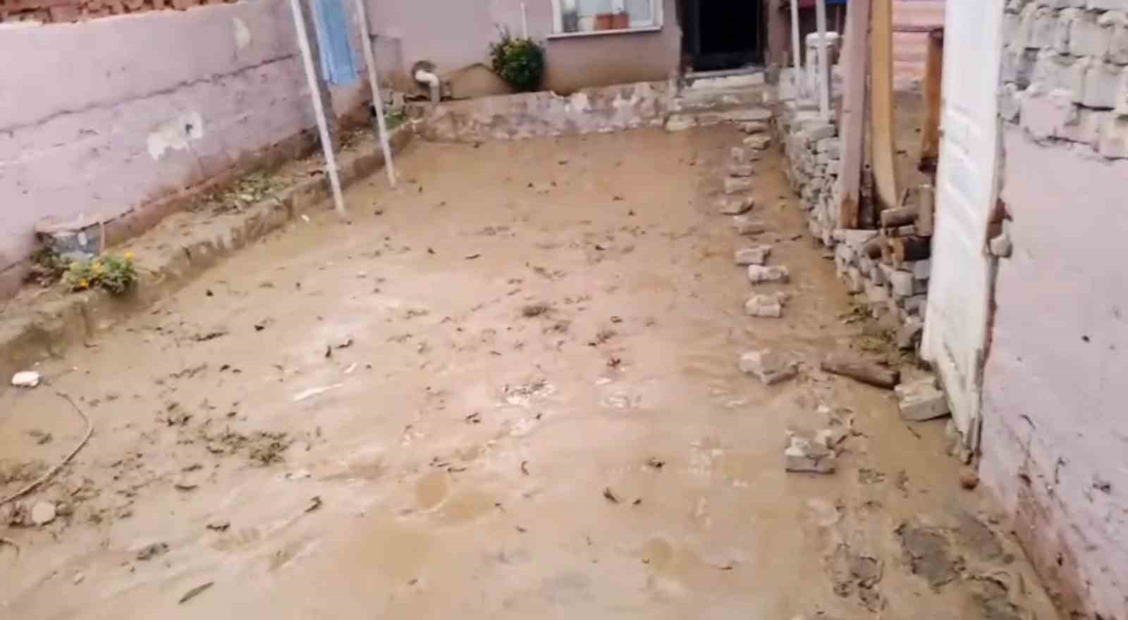 Evini su basan vatandaş isyan etti: "Benim oyum nereye gidiyor"