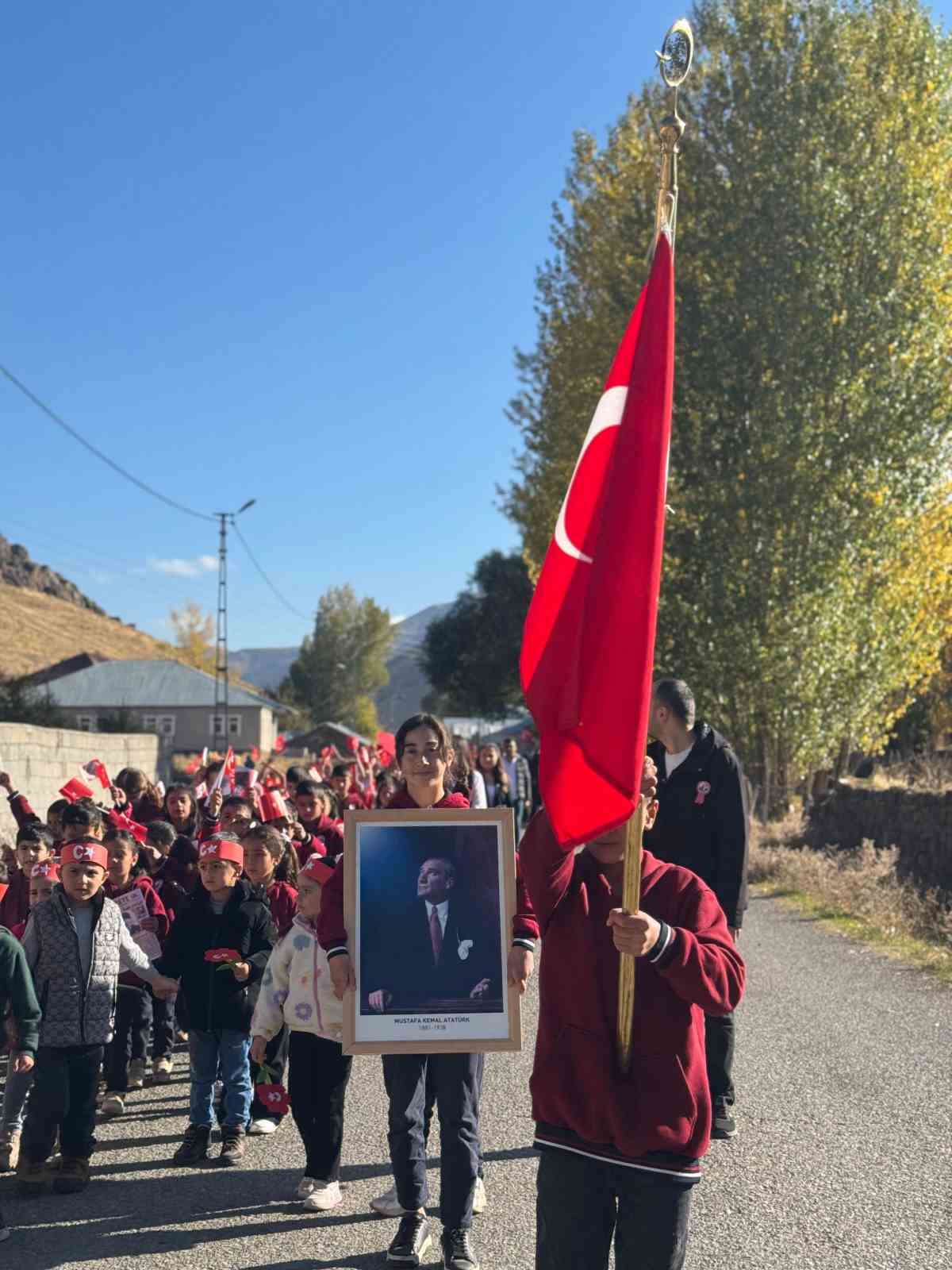 Köy okulları 29 Ekim coşkusuyla doldu