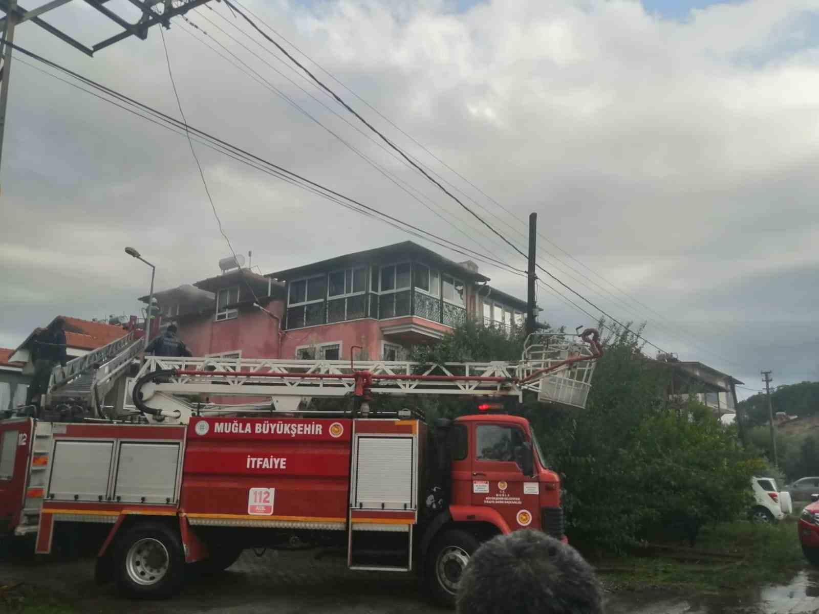 K&ouml;yceğiz&rsquo;de ev yangını
