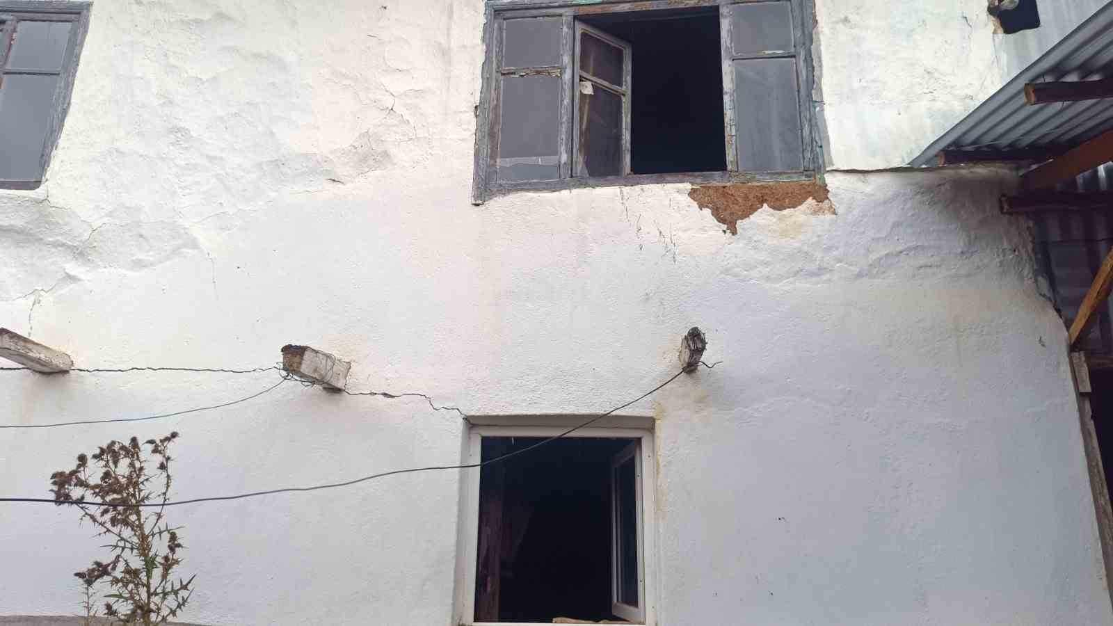 Bilecik&rsquo;te bir eve yıldırım d&uuml;şt&uuml;
