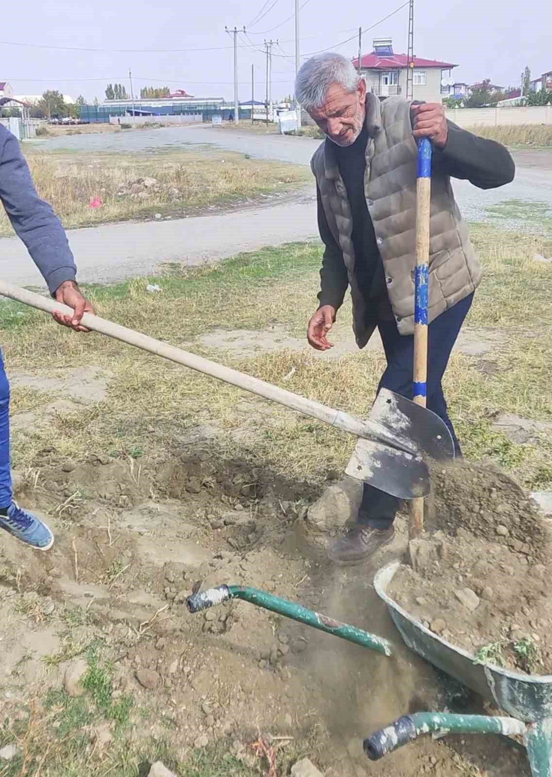 Iğdır’da şoförlerinden tepki: "Yollar çukur deryasına döndü"

