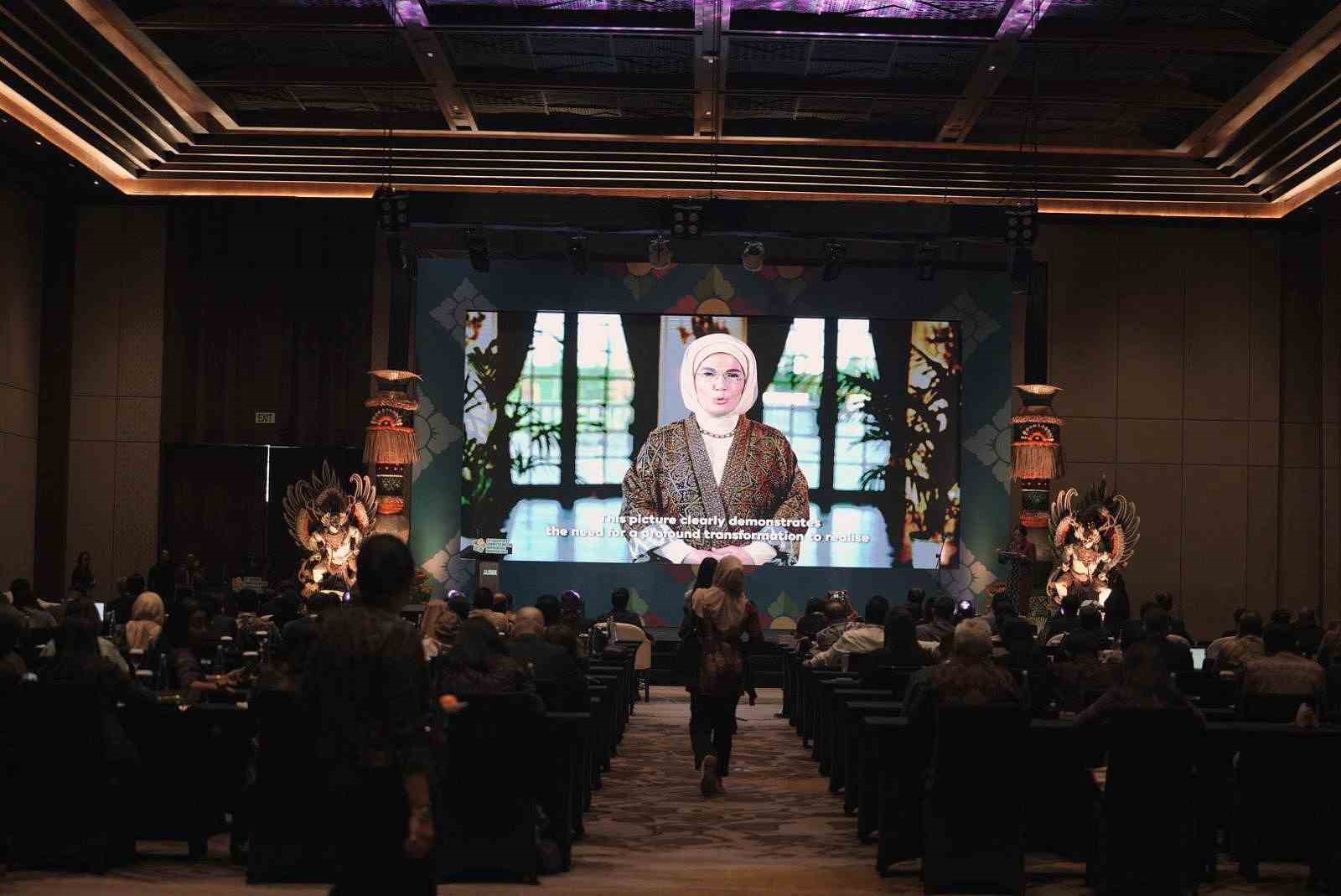 Emine Erdoğan "Asya Pasifik Sıfır Atık Uluslararası Seminer Programı"na video mesaj g&ouml;nderdi
