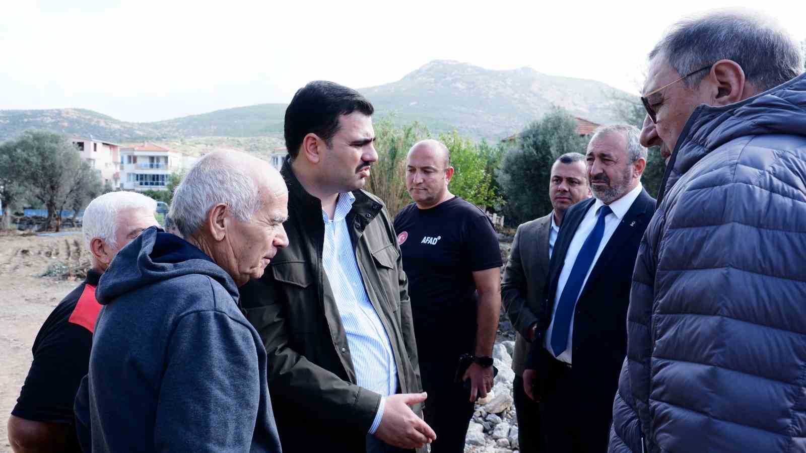 AK Parti Genel Sekreteri İnan, Fo&ccedil;a&rsquo;da selden etkilenen mahalleleri ziyaret etti: "Mağduriyetlerin giderilmesi i&ccedil;in gerekli &ccedil;alışmalar yapılacak"
