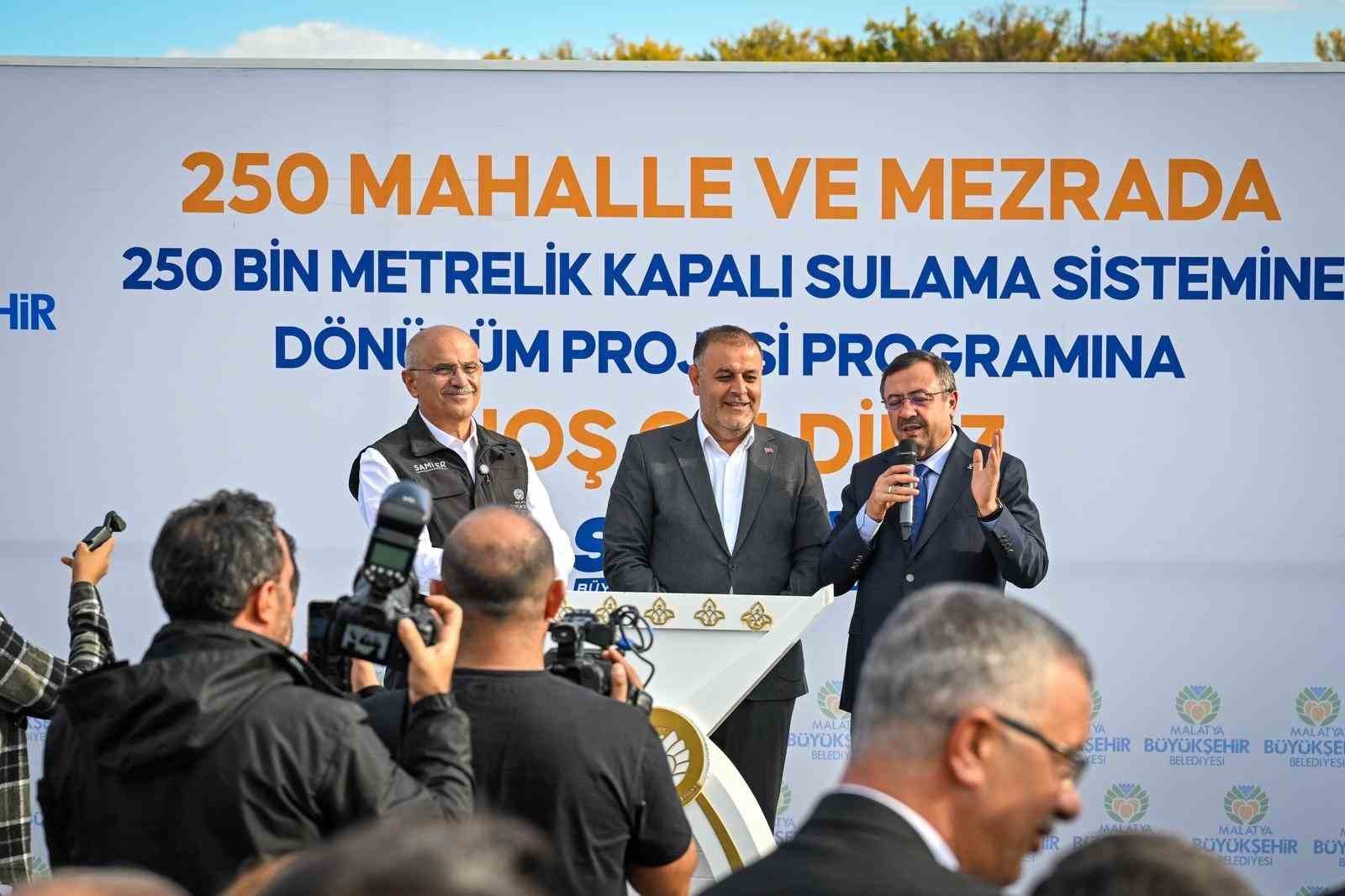 Malatya B&uuml;y&uuml;kşehir Belediyesi&rsquo;nden &uuml;reticilere sulama borusu desteği
