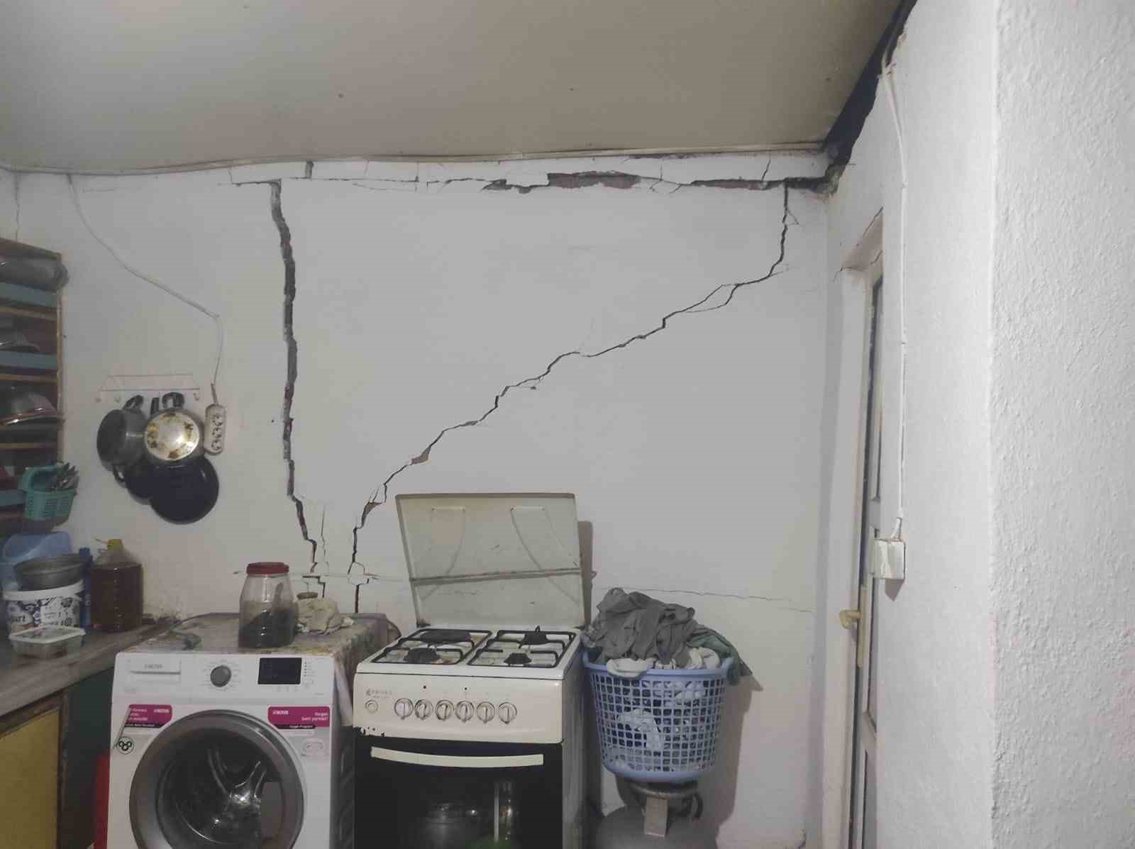 Manisa’da 83 yapı depremden etkilendi