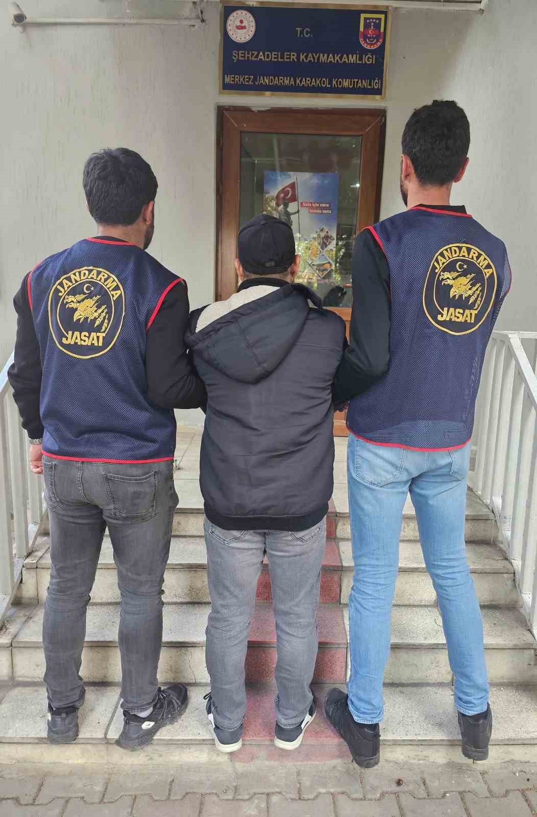 Manisa&rsquo;da hapis cezası bulunan 6 firari h&uuml;k&uuml;ml&uuml; yakalandı
