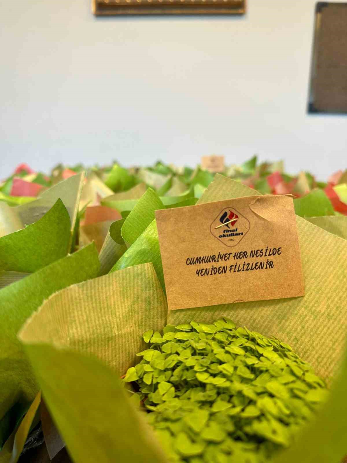 Diyarbakır&rsquo;da Cumhuriyet 102 &ccedil;i&ccedil;ekle filizlendi
