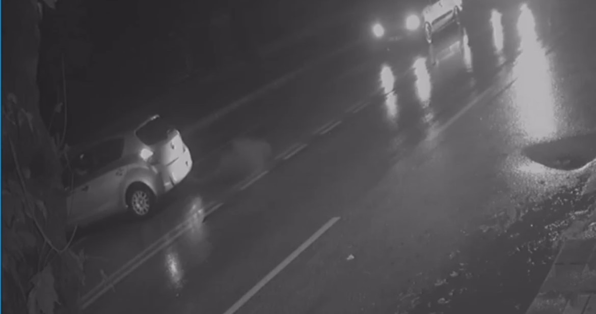 &Uuml;&ccedil; araca vurup yoluna devam etti, karşı şeritte otomobille kafa kafaya &ccedil;arpıştı: 1 yaralı
