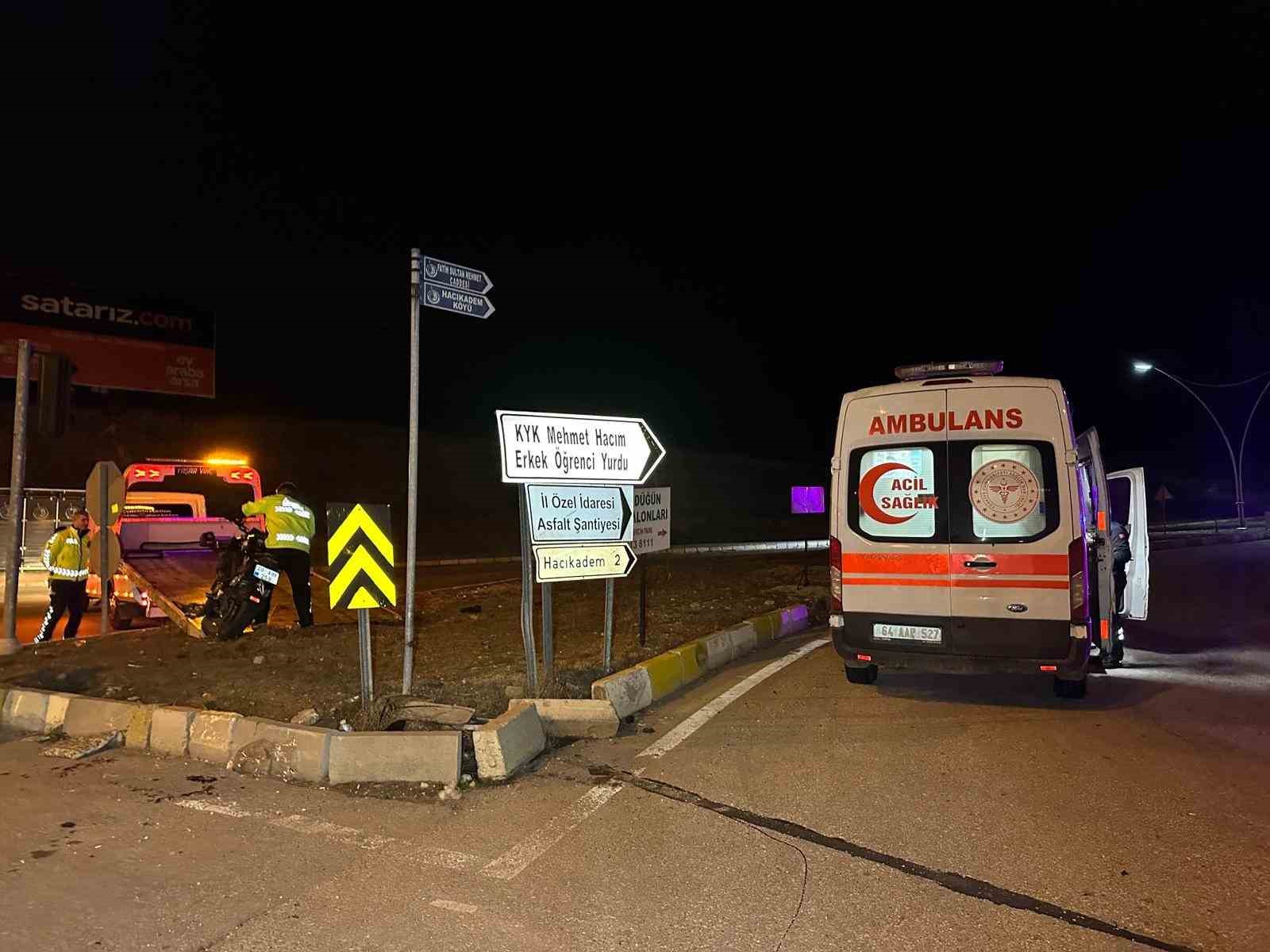 Uşak’ta otomobil ile motosiklet çarpıştı: 2 yaralı