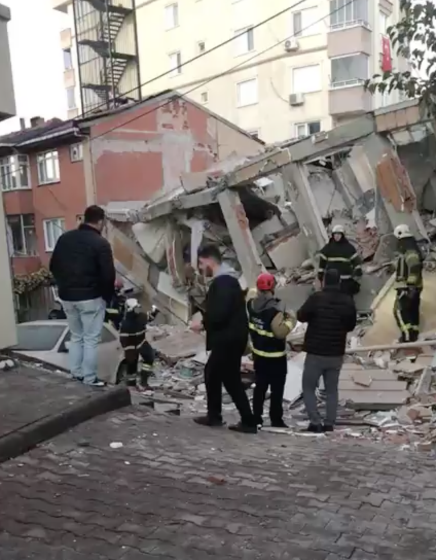 Gebze’de bina çöktü: Çok sayıda ekip sevk edildi
