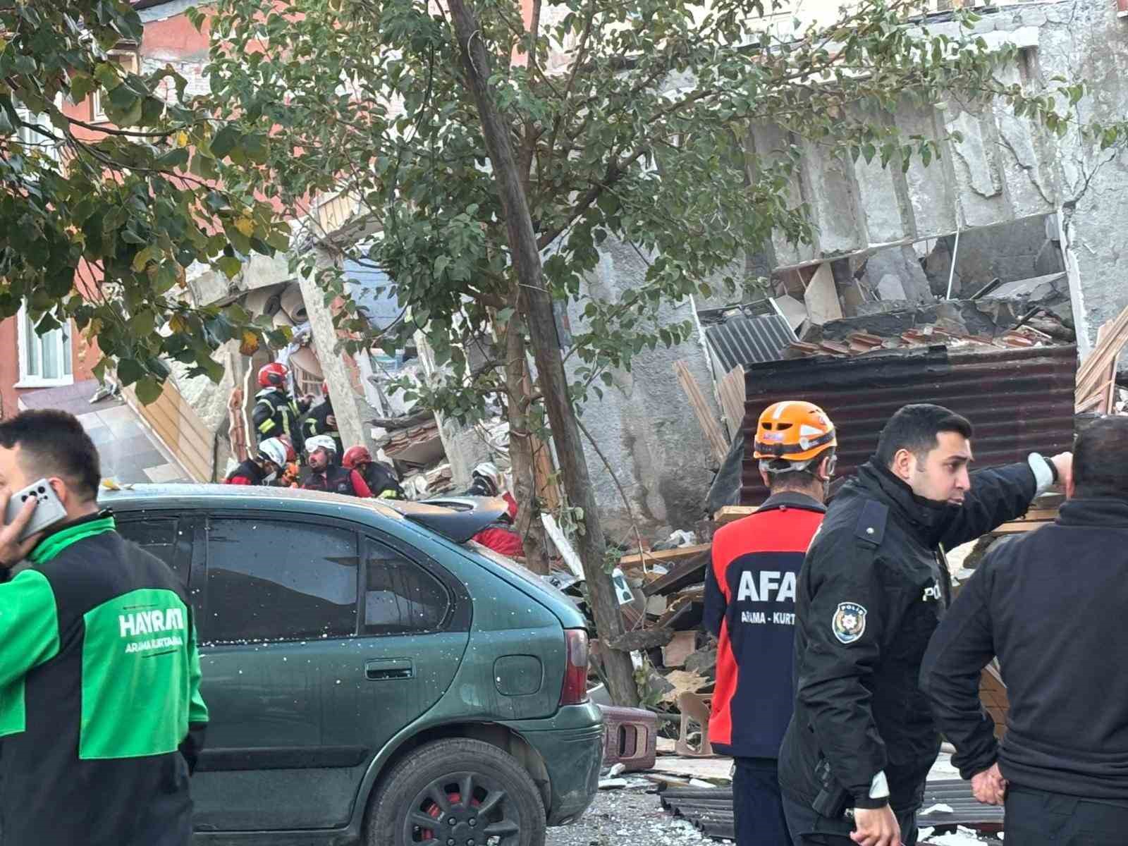 Enkaz altında 7 kişinin olduğu tahmin ediliyor